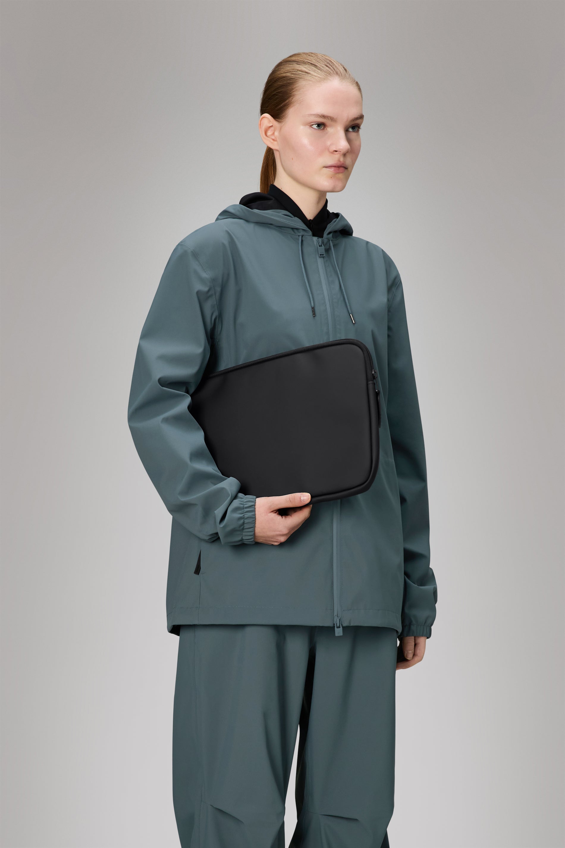 RAINS Trail Laptop Case 13″/14″ Black 2.20L H25 x D2.50 x W35 cm Laptop Case