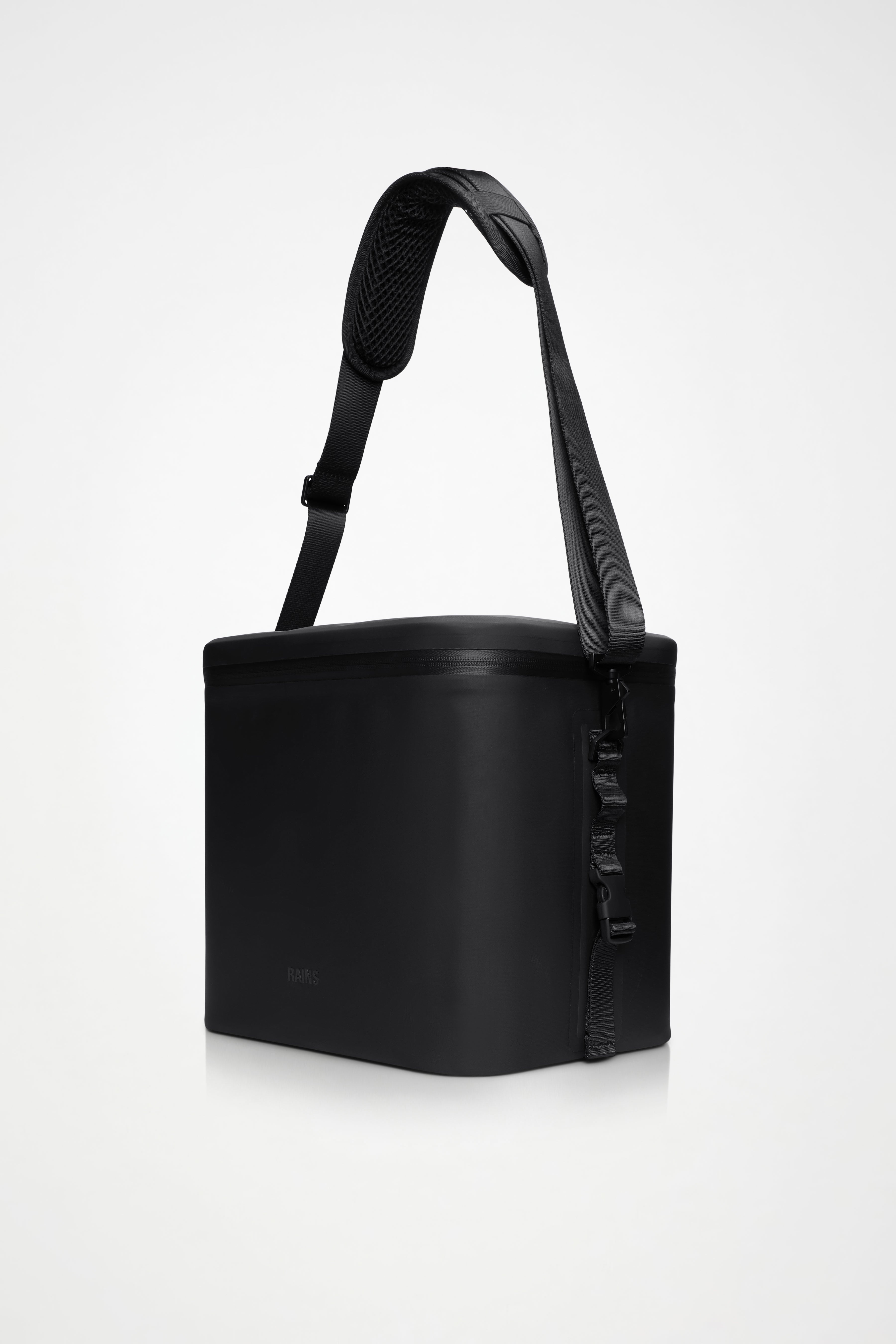 RAINS Cooler Bag Black 13L H30 x D26 x W33 cm Coolerbag