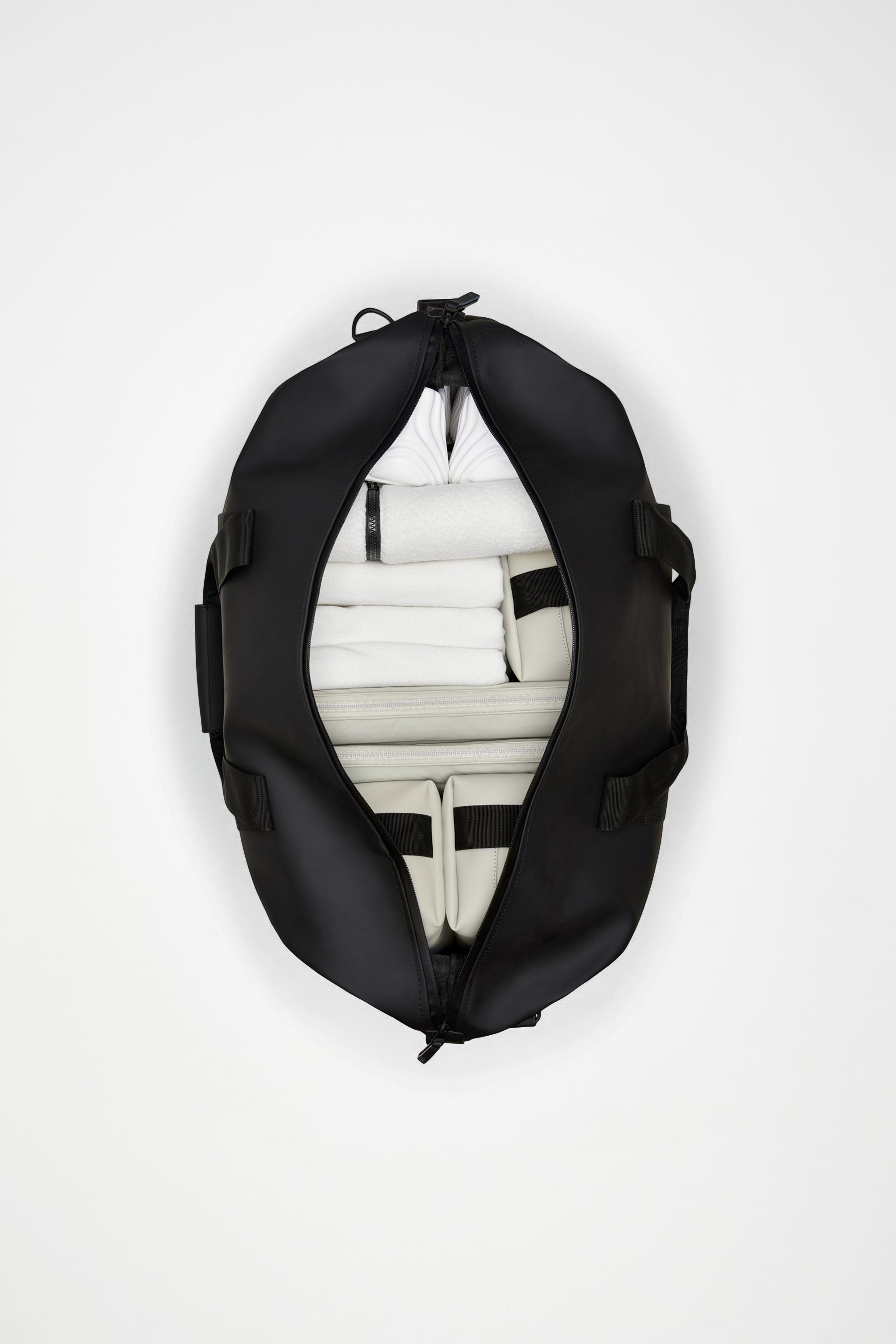 RAINS Hilo Weekend Bag Dark Grey 36L H27 x D26 x W52 cm Weekender