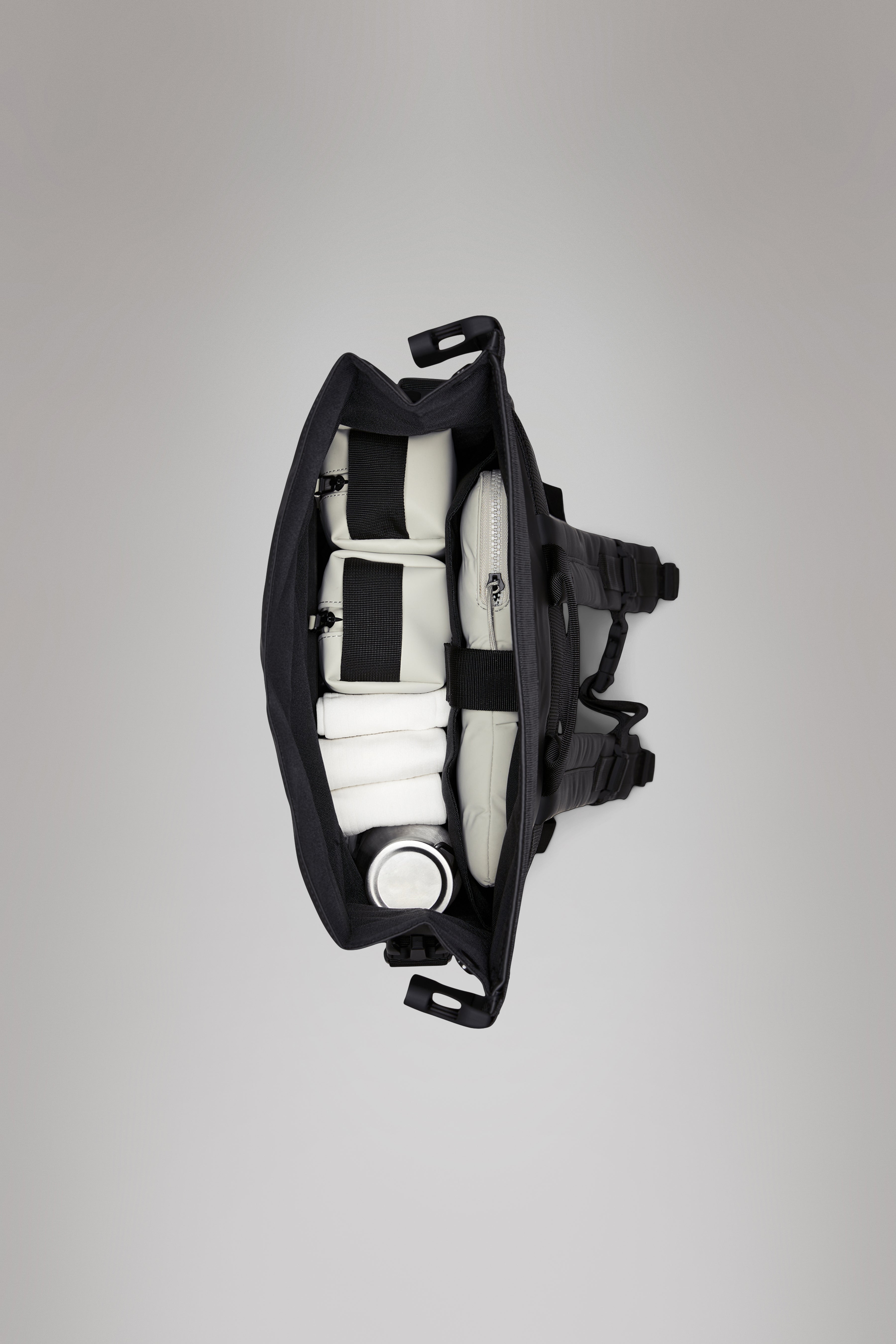 RAINS Trail Rolltop Backpack Black 22L H47 x D13 x W36 cm Backpack