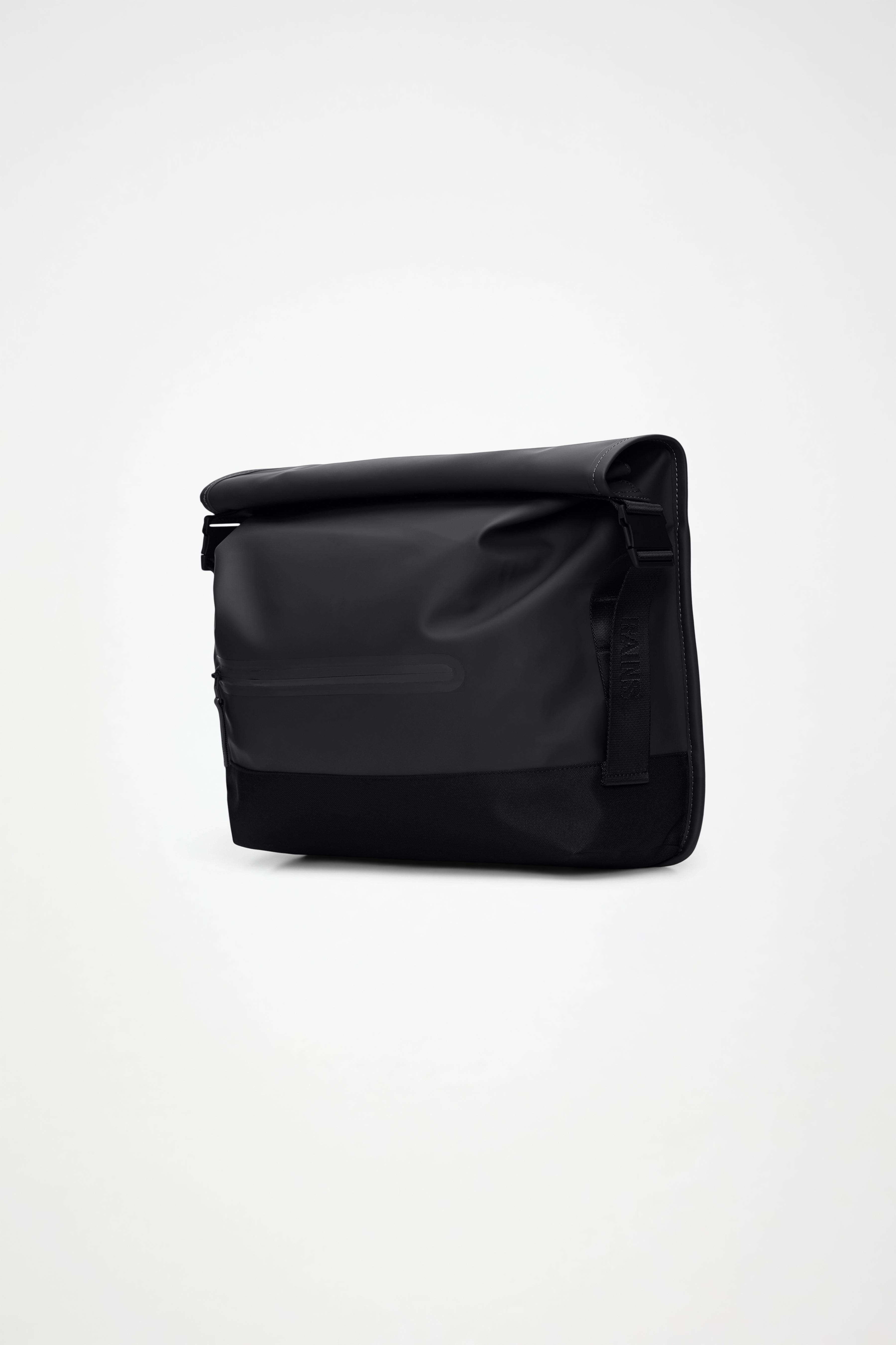 RAINS Trail Rolltop Messenger Bag Black 13L H35 x D12 x W37.50 cm Messenger