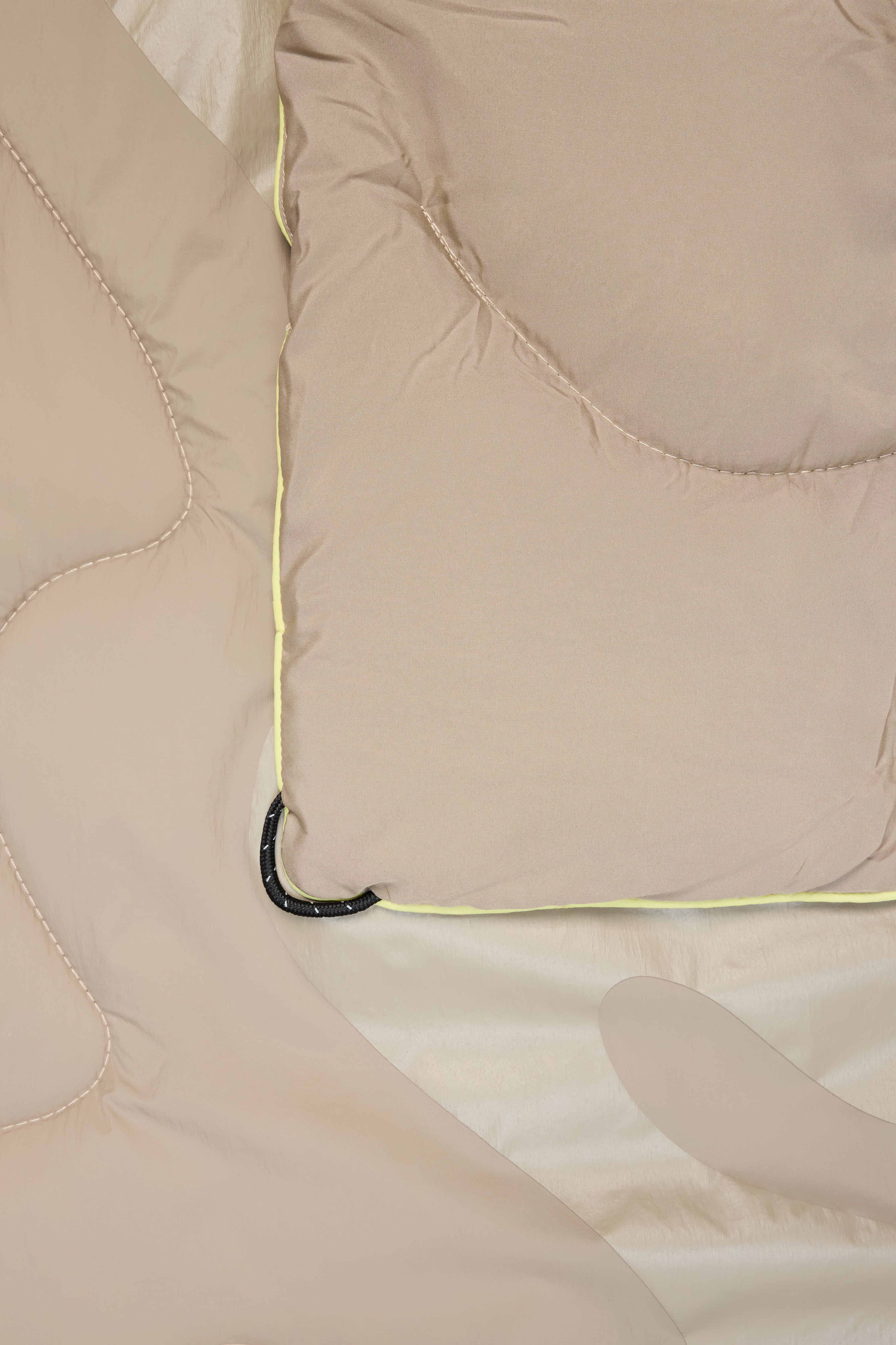RAINS Puffer Blanket Beige Picnic Blanket