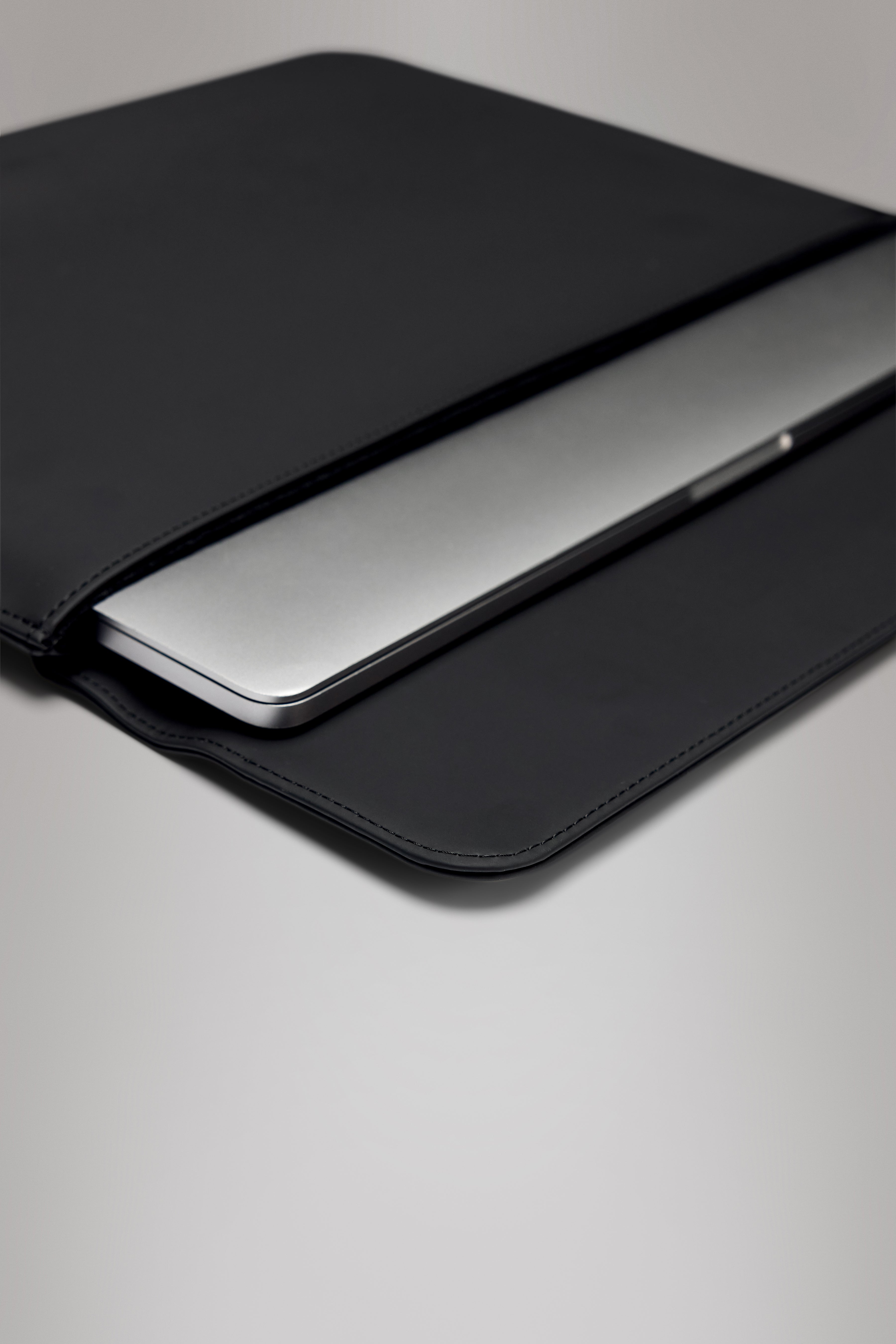 RAINS Laptop Portfolio 15″/16″ Black 0.60L H30 x D0 x W38.50 cm Laptop bag