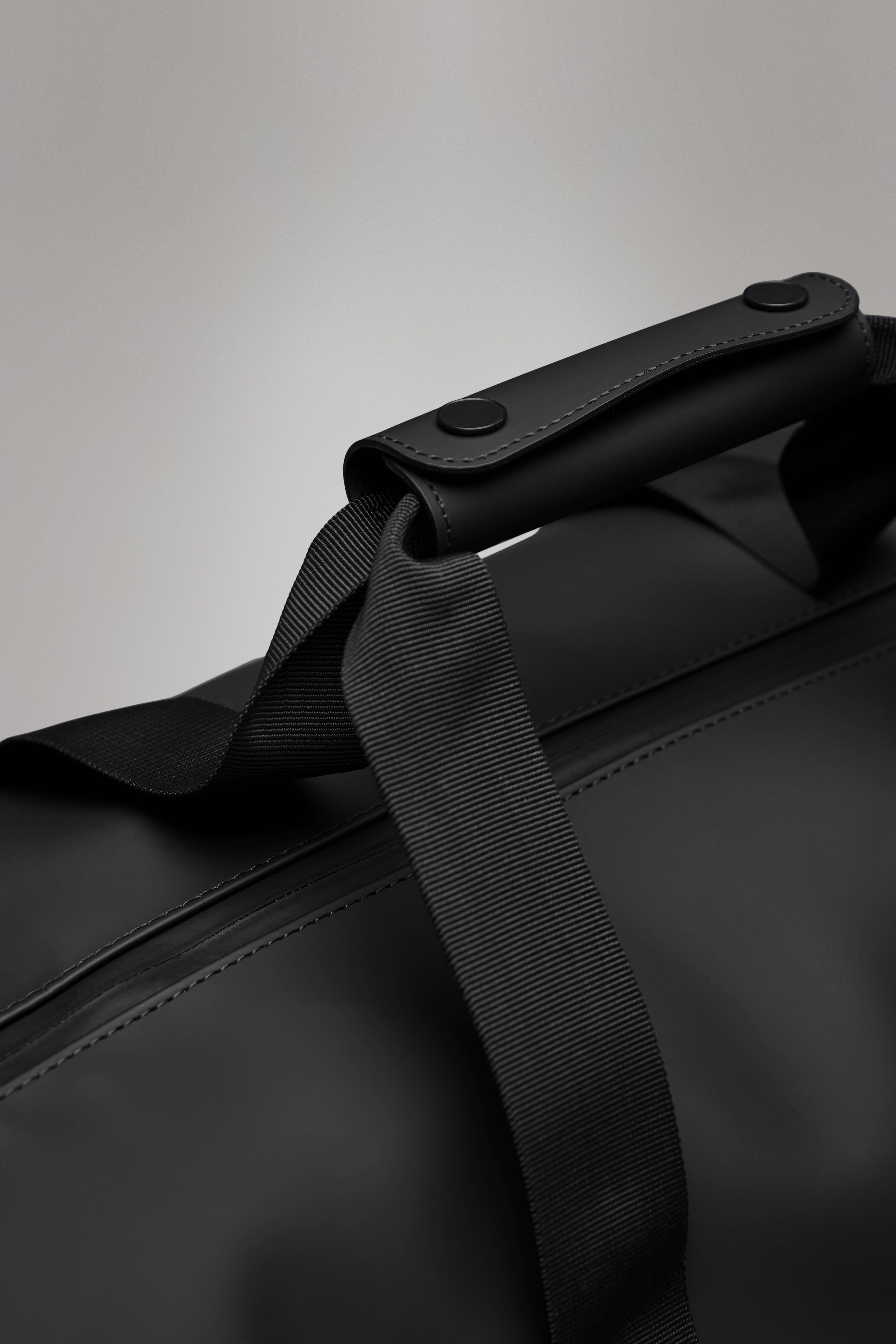 RAINS Hilo Weekend Bag Small Honor 18L H33 x D19 x W40 cm Weekender