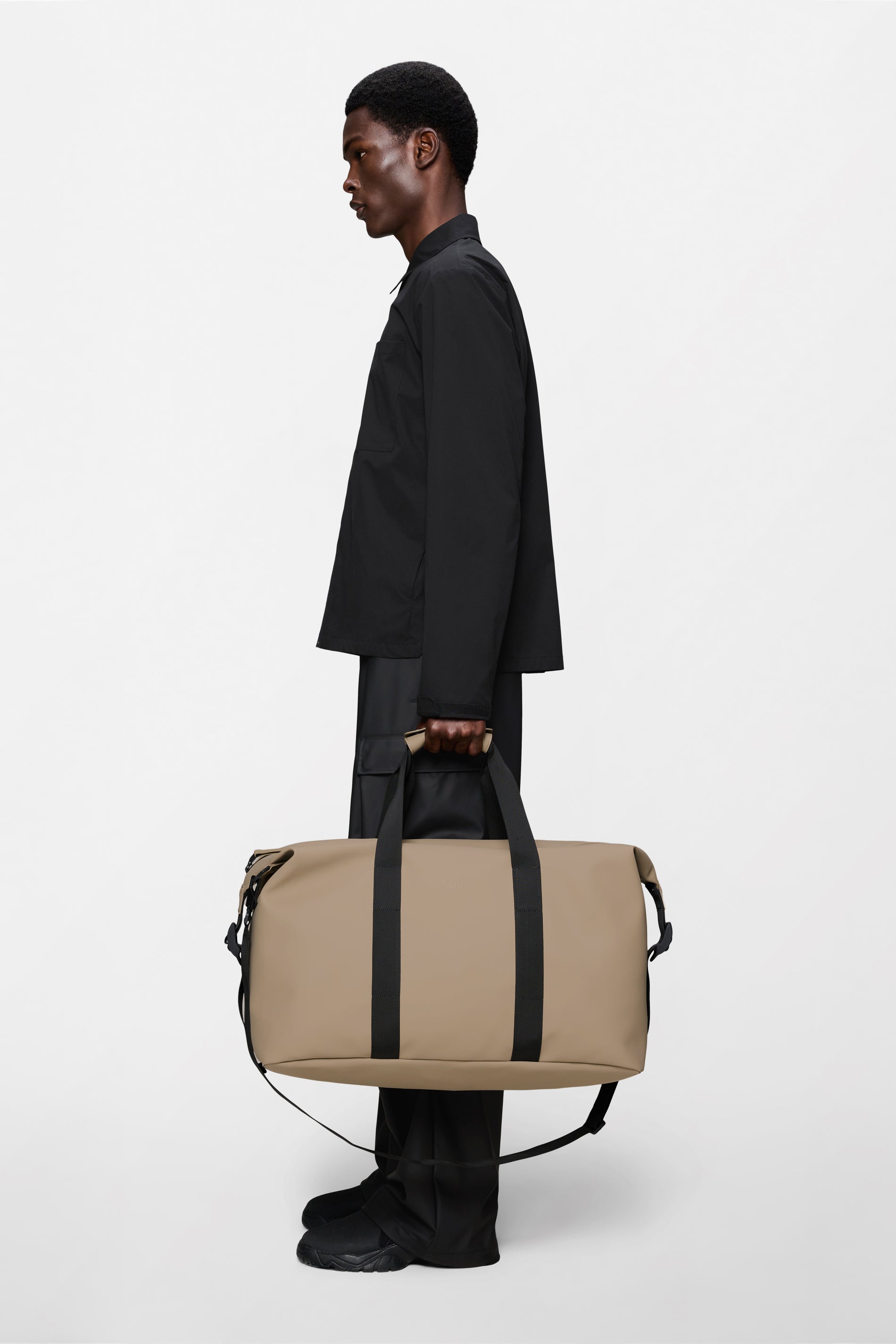 RAINS Hilo Weekend Bag Beige 36L H27 x D26 x W52 cm Weekender