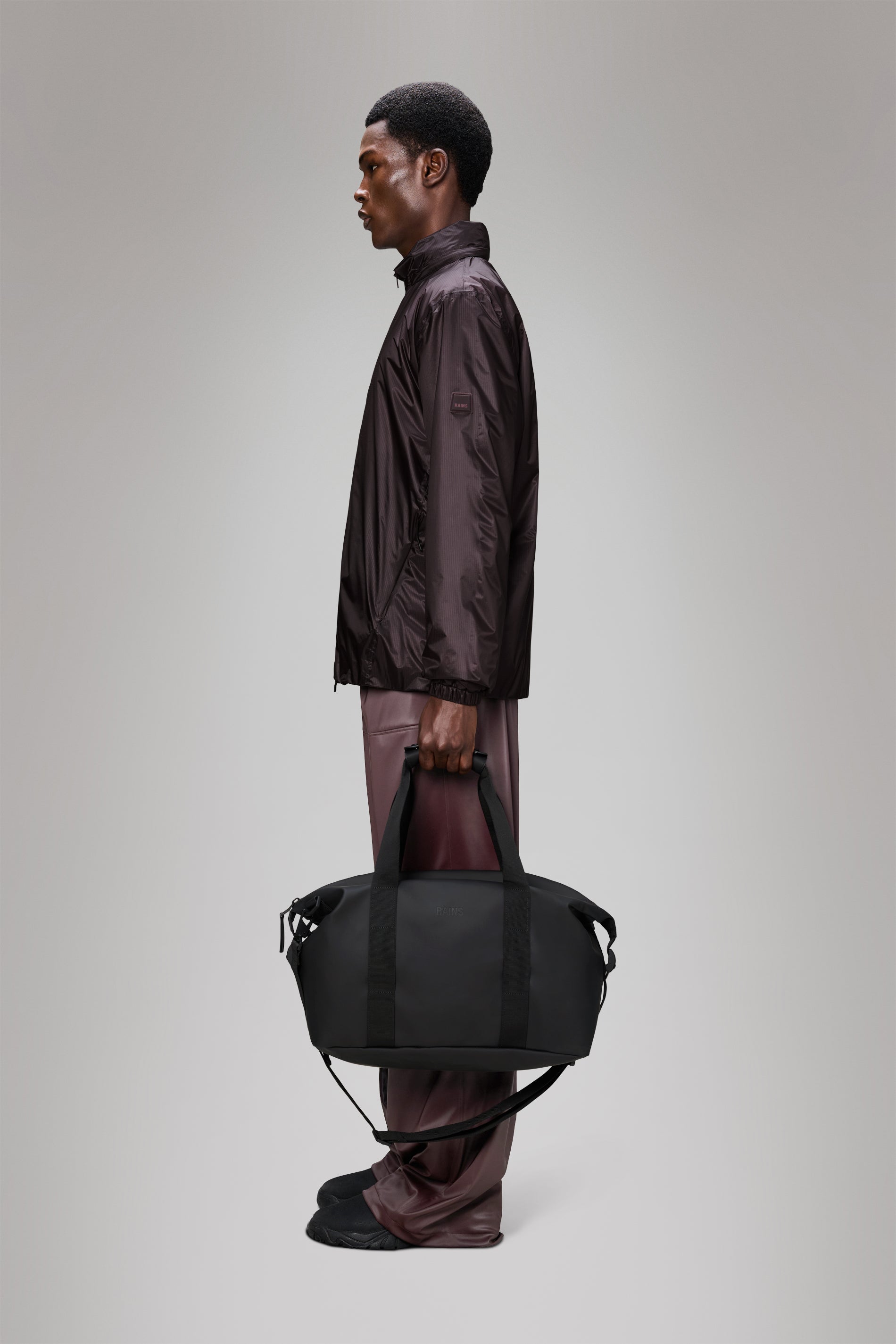 RAINS Hilo Weekend Bag Small Black 18L H29 x D18 x W50 cm Weekender