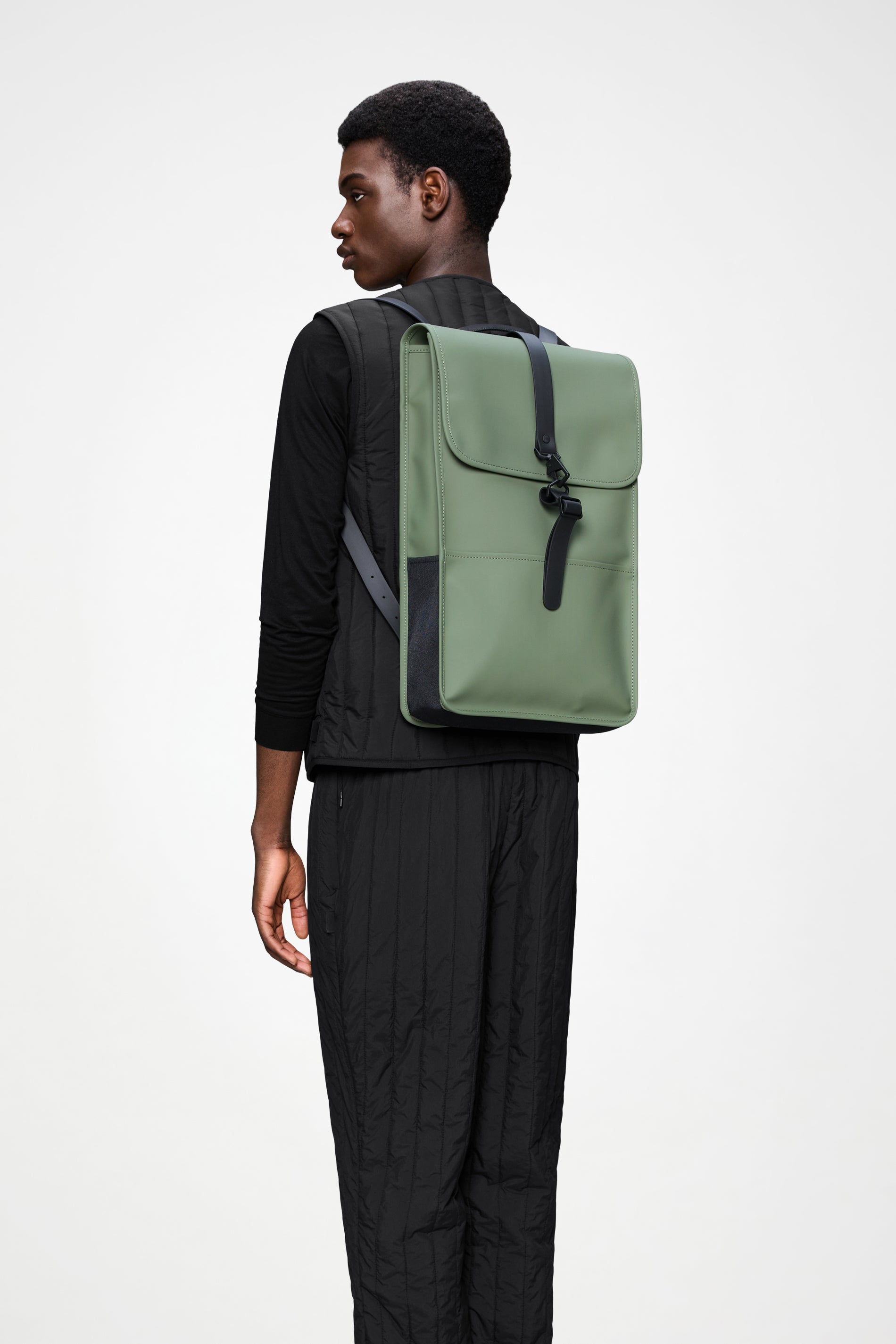 RAINS Backpack Well 18L H50 x D12 x W30 cm Backpack