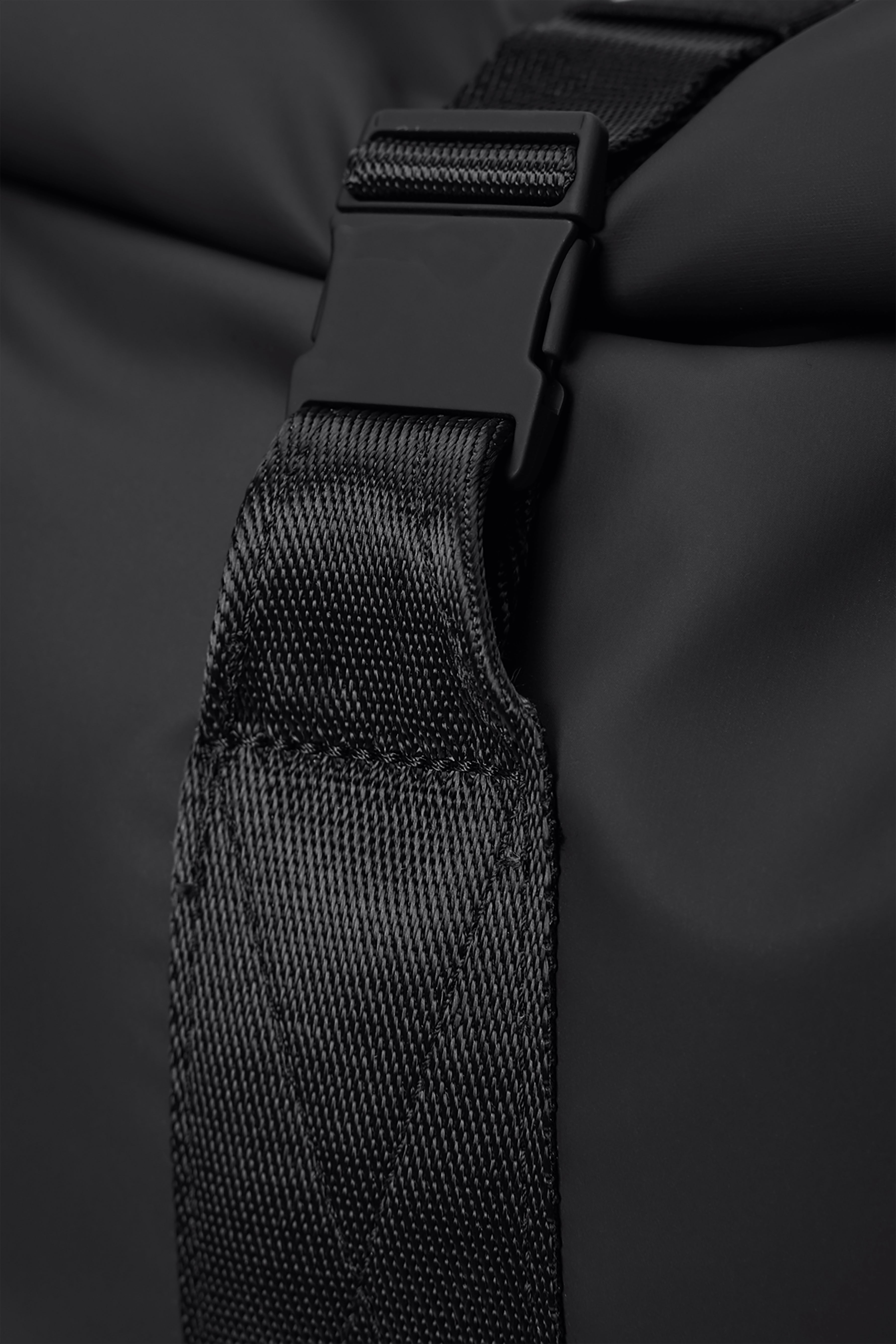 RAINS Lunch Bag Large Black Lunch Bag